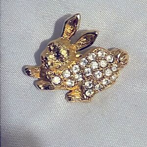 1960’s vintage Avon gol toned bunny with clear rhinestones.